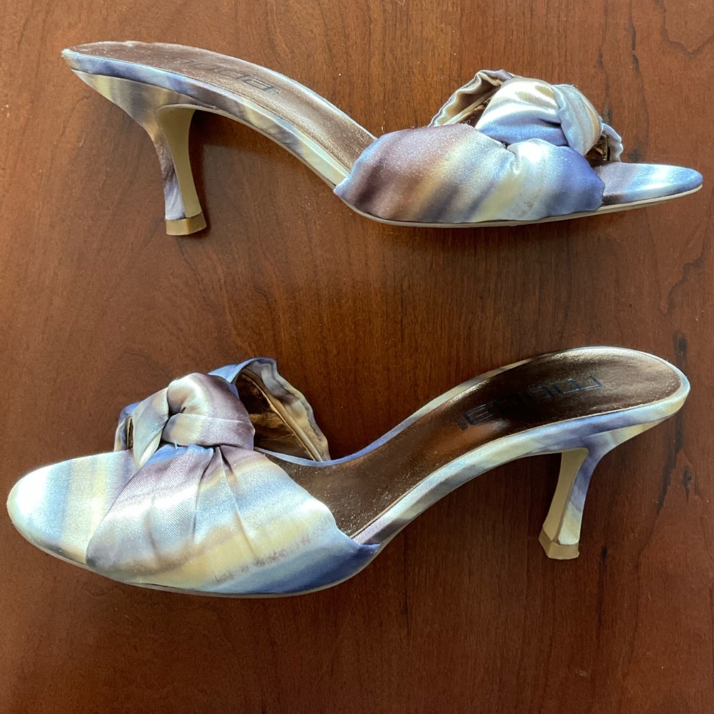 Beautiful Moda Spana silk slides in watercolor ombré silk